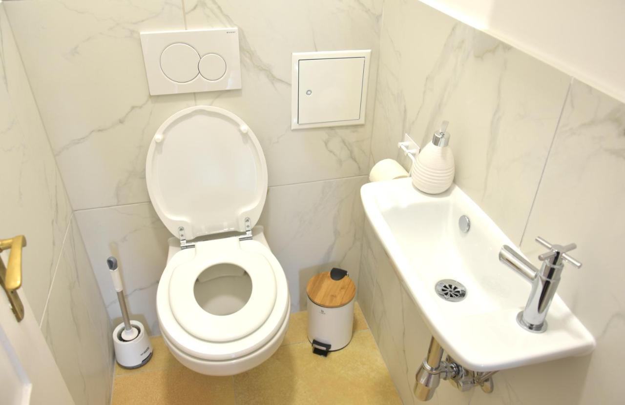 White Midsommar - Stilvolle Wohnung, 3 Schlafzimmer, Wohnzimmer, Kueche Landshut Luaran gambar